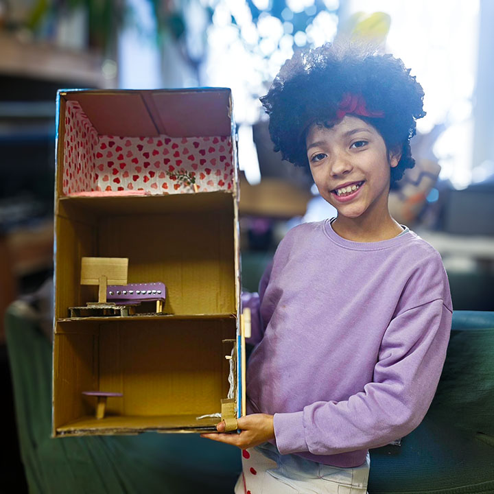 Plakat 6 Ulubiona postać z gliny i jej dom w Wakacje 2026