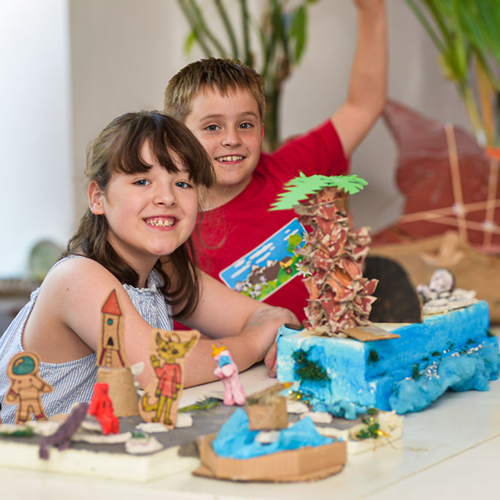 Plakat 1 Stwórz podziemny świat w Wakacje 2026